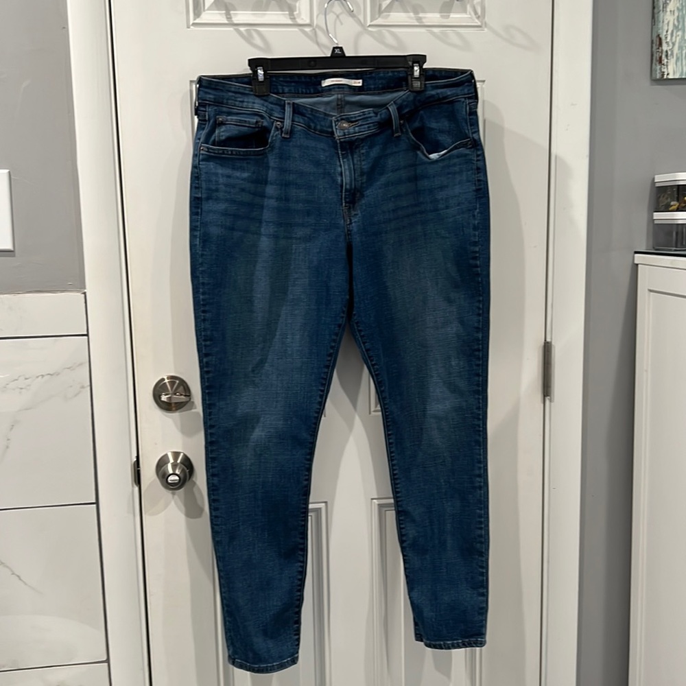Levi’s 711 Shaping Skinny Jeans
